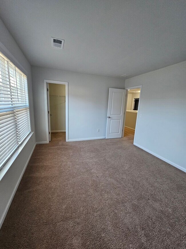 Building Photo - Spacious Two-Story Living on a Premium Lot...