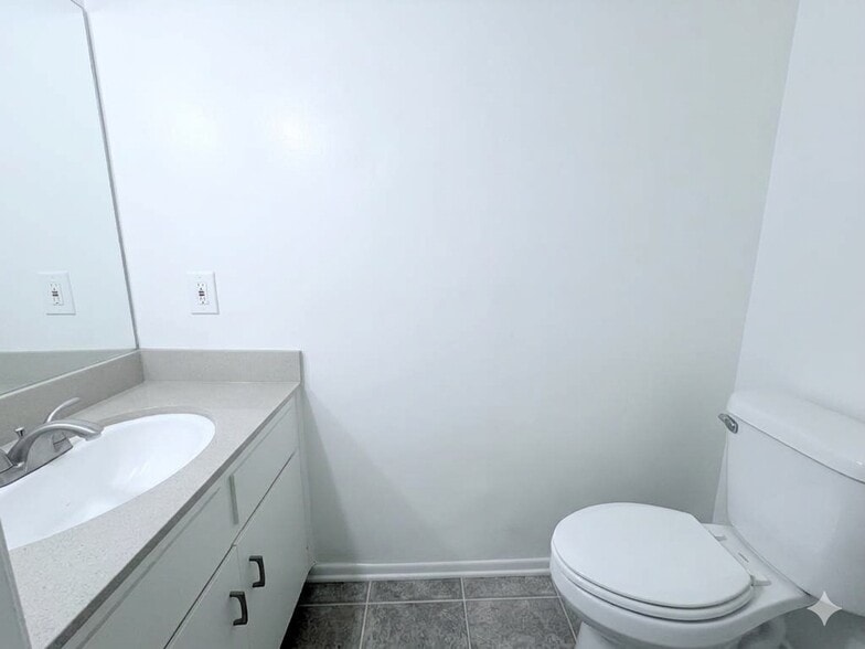 Building Photo - 10634 Holman Ave