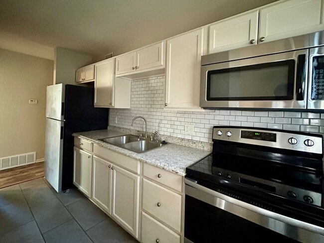 Building Photo - 3 Bedroom on S Glenn, Wichita KS!