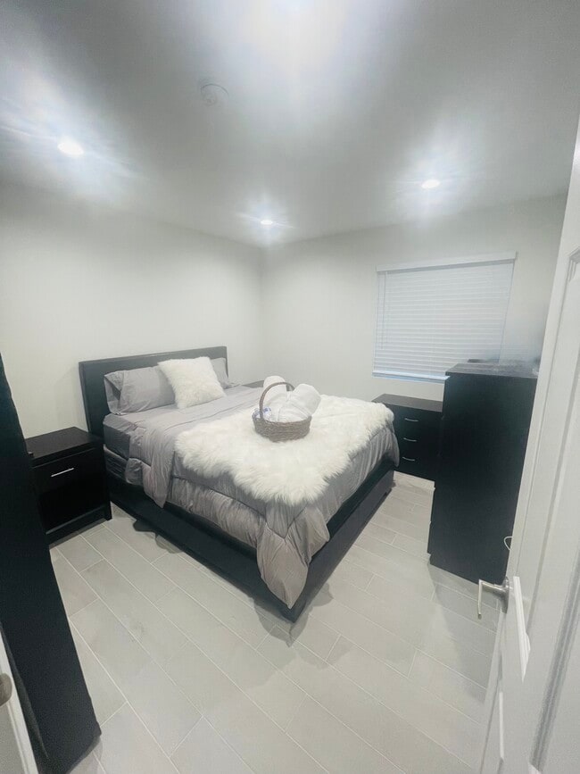 Building Photo - 20746 Schoenborn St