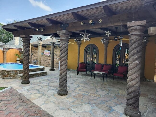 Building Photo - 4323 Colombia Dr