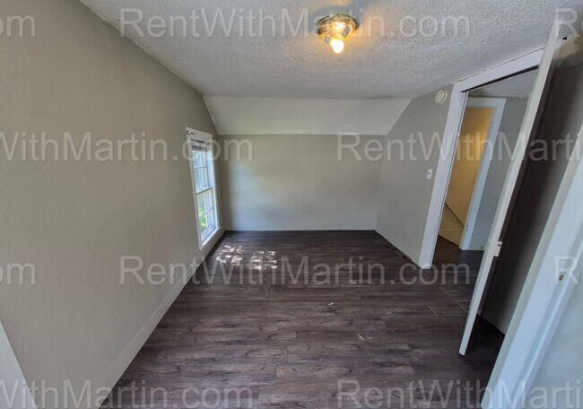 Building Photo - 501 D Ave