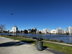 Building Photo - Lakeshore Gardens