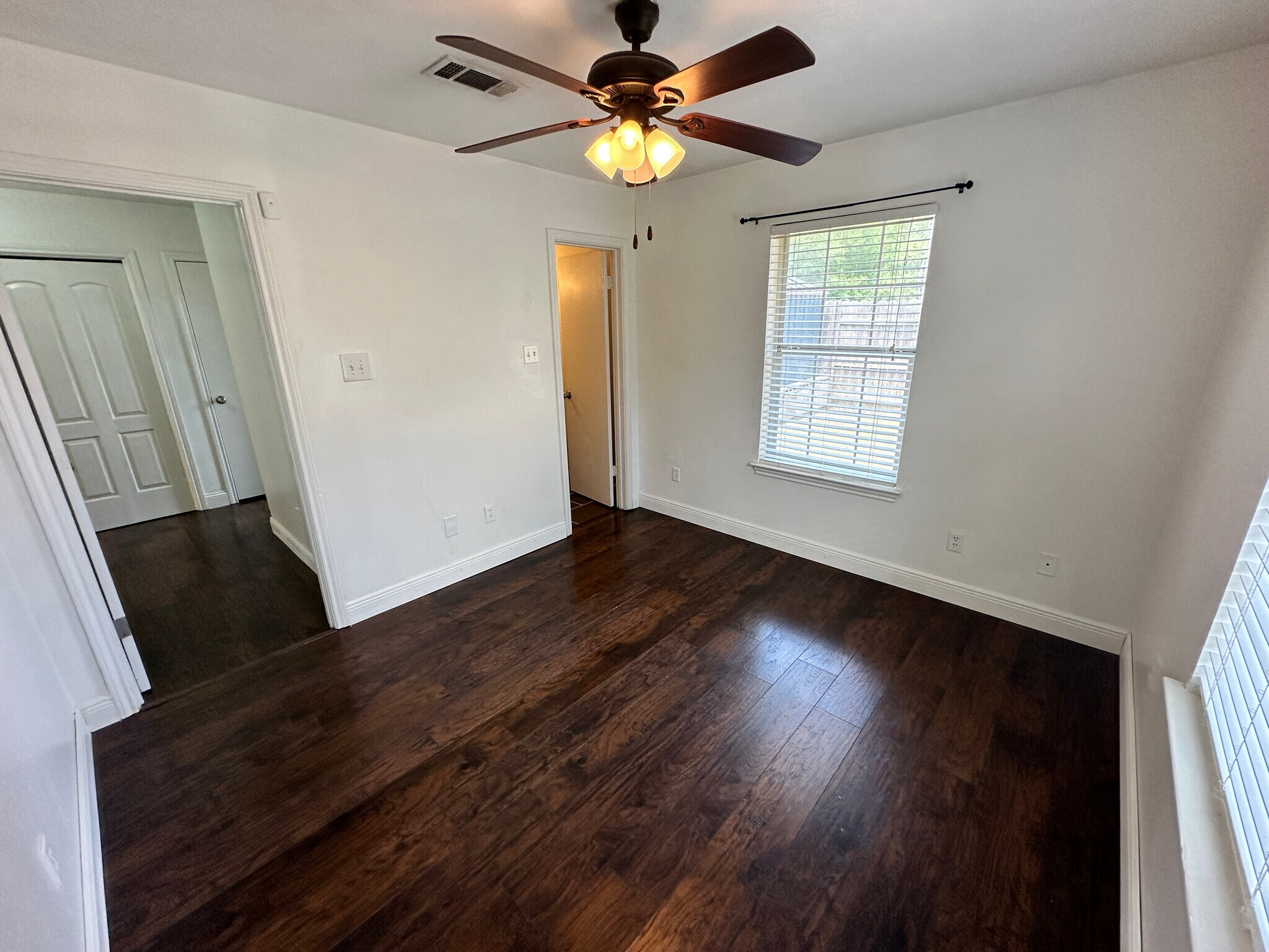 Building Photo - 1904 Sbisa Way