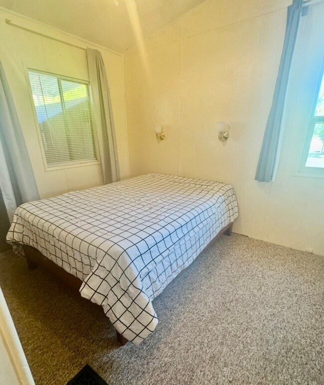 Building Photo - 1150 W Red Hills Pkwy