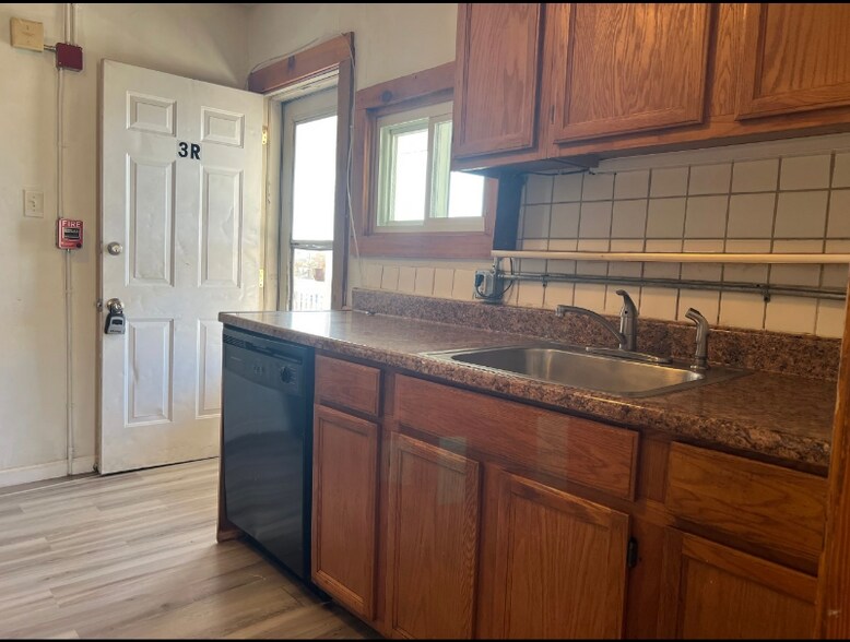 Building Photo - 60 Rathbun St