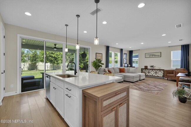 Building Photo - 409 Honeycomb Trl