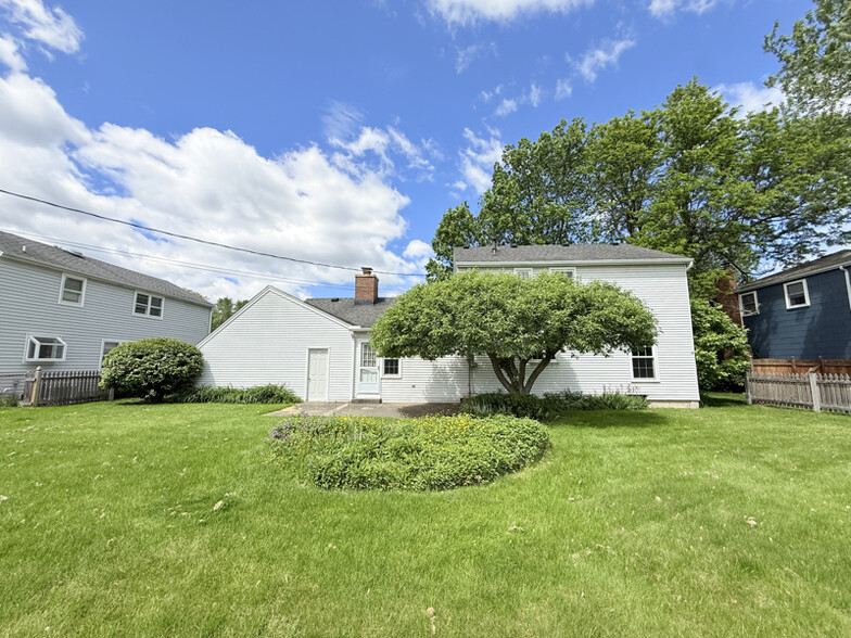 Building Photo - 251 Old Lyme Dr