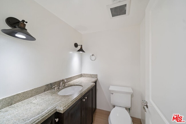 Building Photo - 1529 S Beverly Dr
