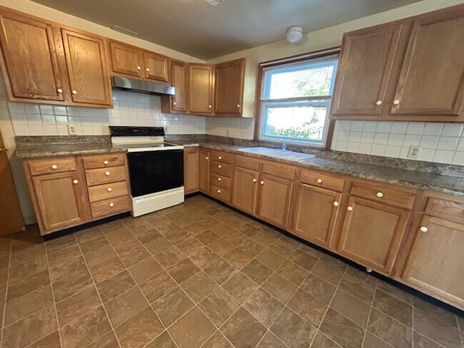 Building Photo - 518-520 Sloan Ave