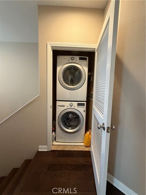 Building Photo - 615 W 1st St