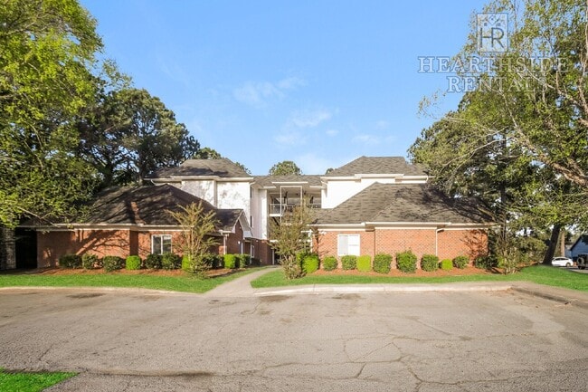 Building Photo - 330 Brownlea Dr