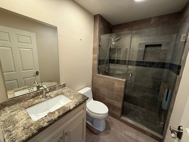 Building Photo - Spacious 3-Bed, 2-Bath End-Unit Townhome w...