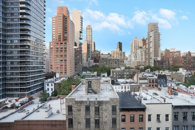 Building Photo - 220 E 60th St