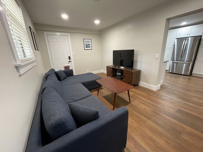 Building Photo - Lovely Ranch Home