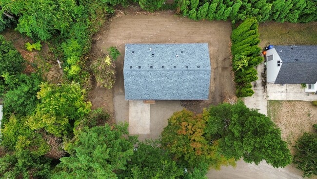 Building Photo - 2 bedroom 1 bath single level home