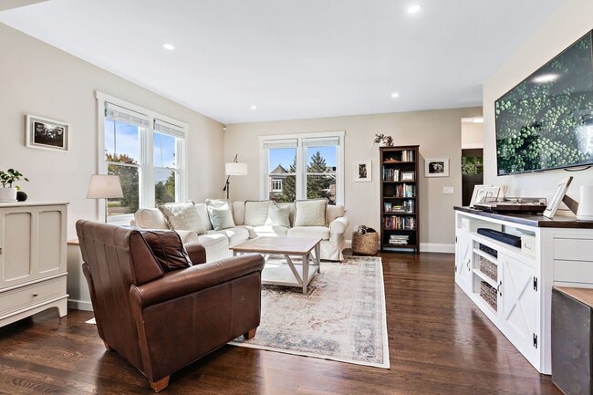 Building Photo - 639 Cumnor Ave