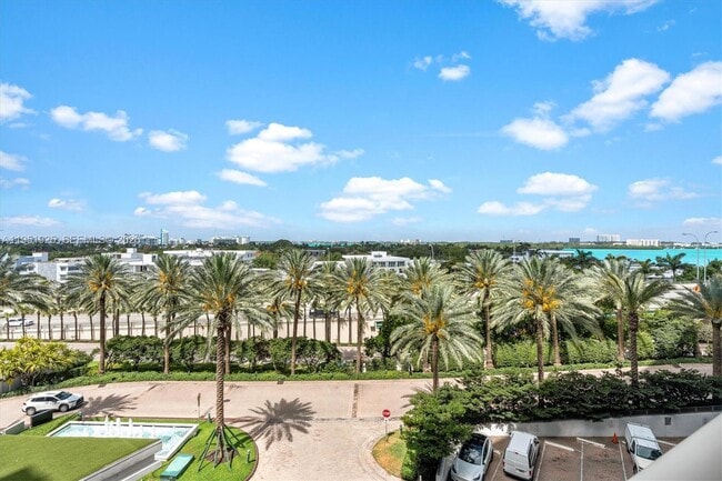 Building Photo - 10275 Collins Ave