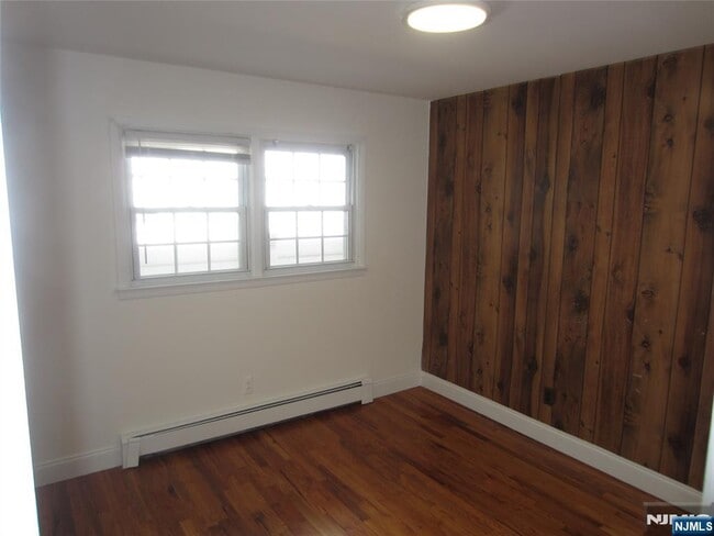 Building Photo - 423 Leonhardt Dr