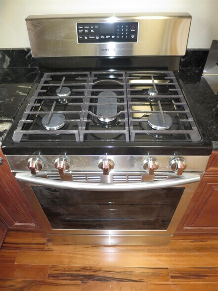 Building Photo - 1131 Broadway