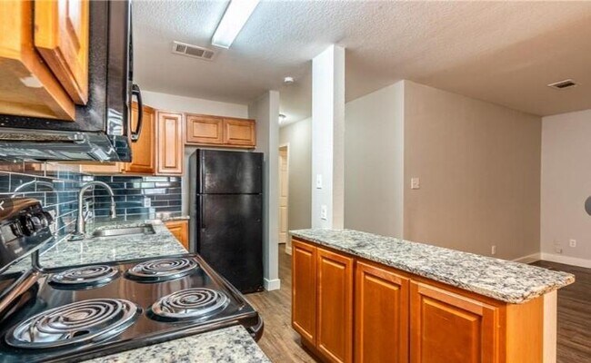 Building Photo - 2702 Little Valley Cove