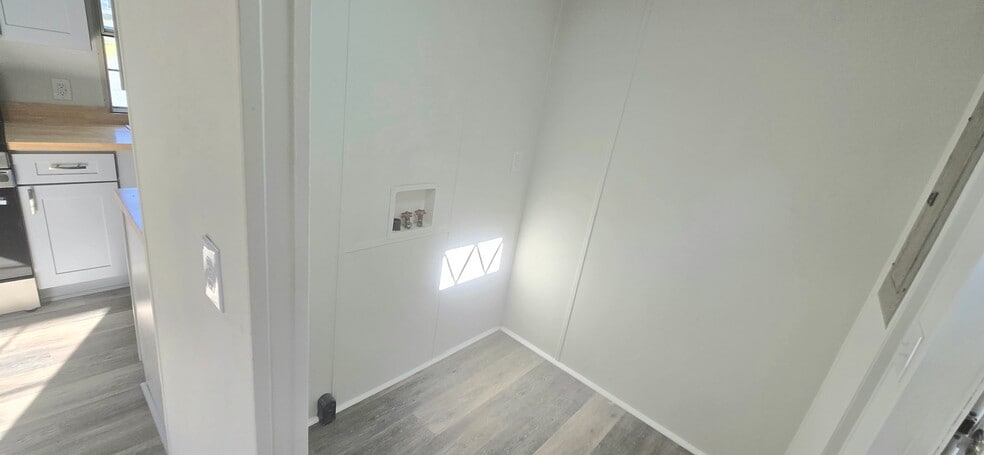 Building Photo - 968 Cy Cir