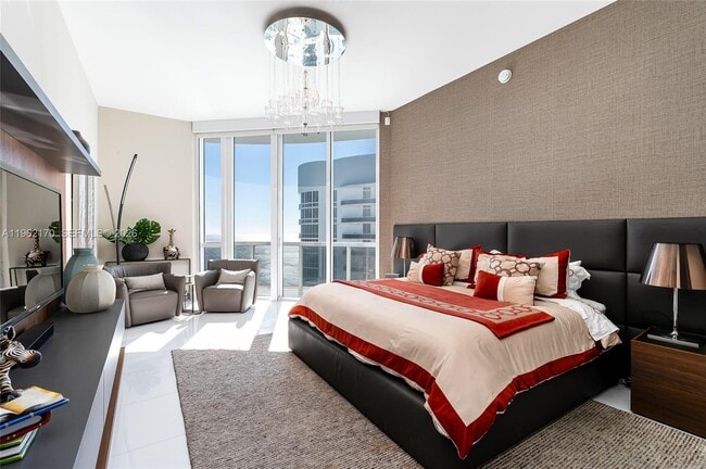 Building Photo - 15901 Collins Ave