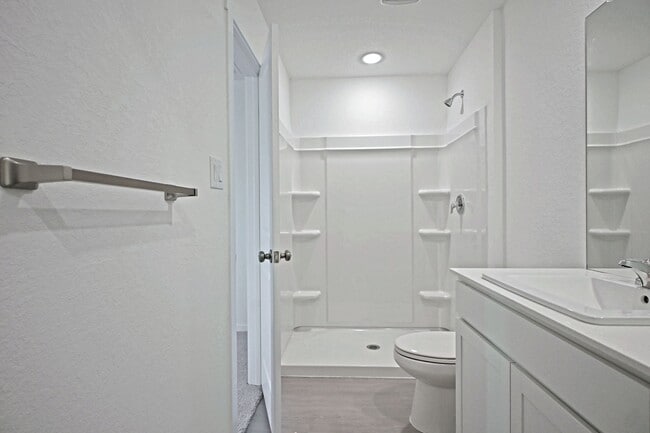 Building Photo - 2412 Shady Grv