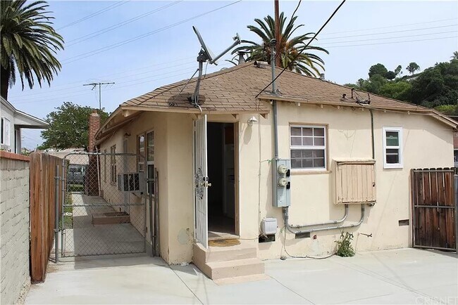 Building Photo - 706 Triana Pl