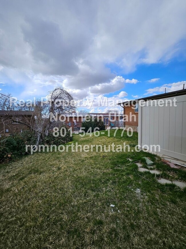 Building Photo - 4 Bedroom 3 Bath Home Now Available in Roy!