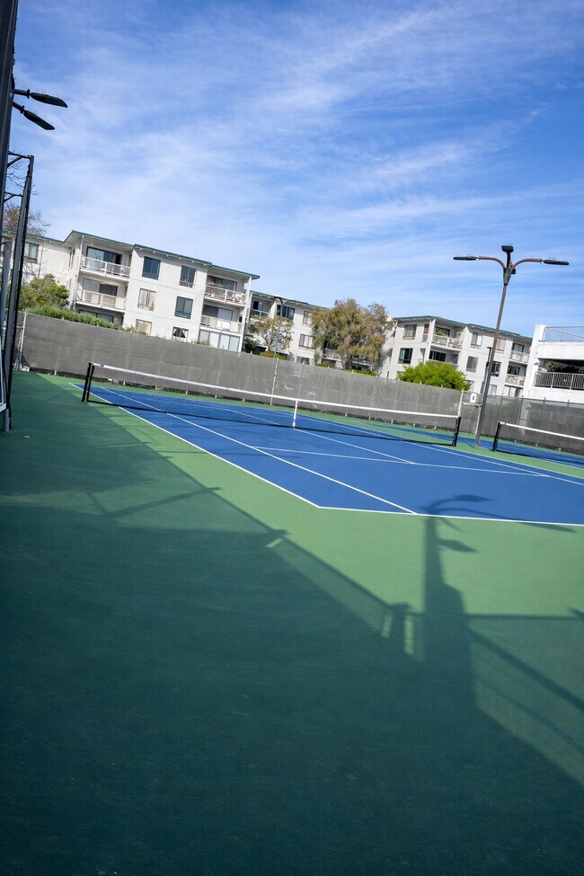 Building Photo - 4 Commodore Dr