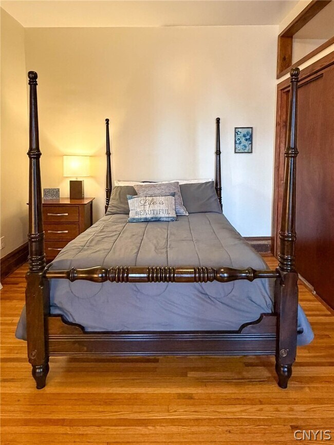 Building Photo - 1015 White Pl