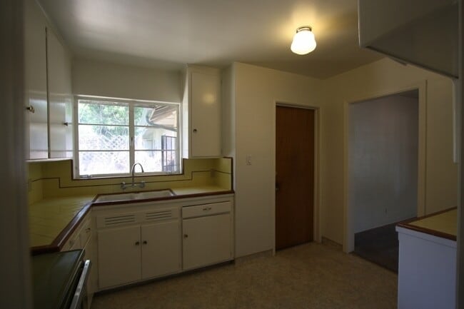 Building Photo - SPACIOUS 3 BEDROOM HOME...COMING SOON!!!