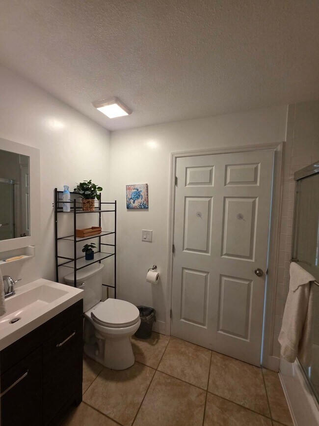 Building Photo - 3/2 Lake House