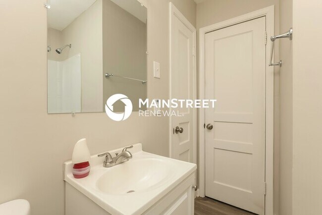 Building Photo - 3 Bedroom Pet-Friendly Home in Gallatin, TN with Main Street Renewal