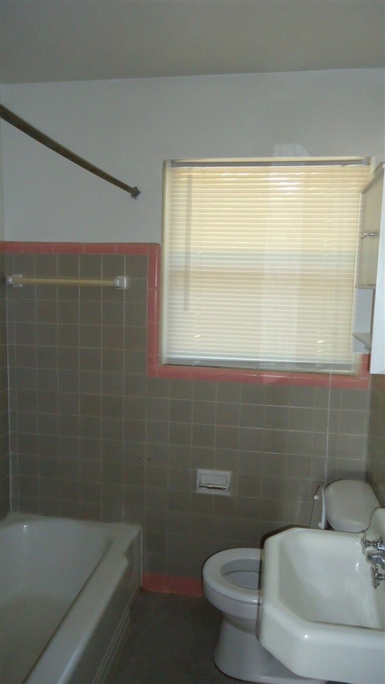 Building Photo - 630 W Tharpe St