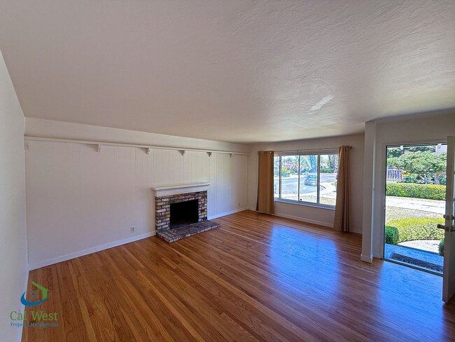 Building Photo - $4695 - 3 Bd/2 Ba Santa Clara Home on cul-de-sac with large backyard-Pets Possible with approval!