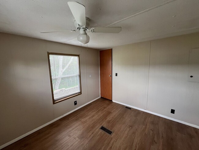 Building Photo - 7709 Brentwood Dr