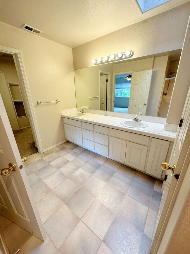 Building Photo - Gorgeous 4-Bedroom, 2.5-Bathroom House in ...