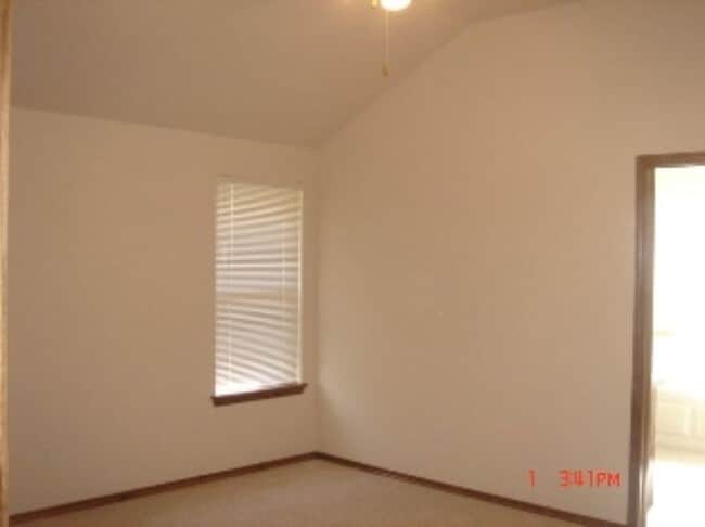 Building Photo - 3 bds/2 ba - Moore Schools