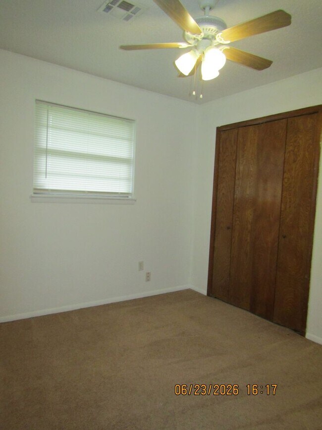 Building Photo - Very nice home located in the Pioneer Park Area! No Pet Home!