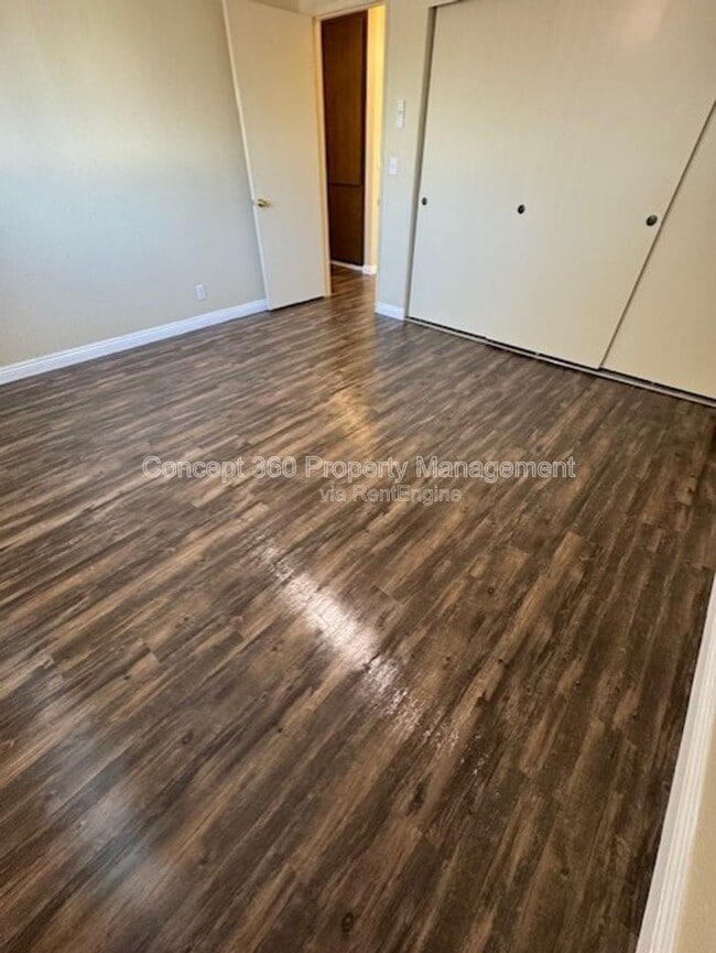 Building Photo - 9421 Cedar St