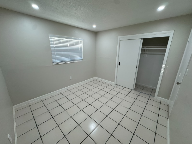 Building Photo - 933 SW 16th Pl