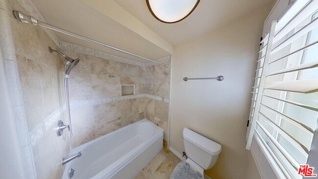 Building Photo - 4754 La Villa Marina