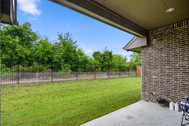 Building Photo - 16050 Talamore Ln