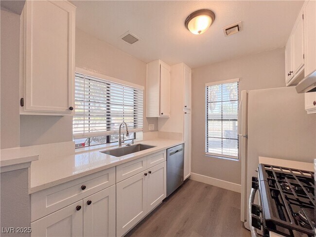 Building Photo - 4842 Nara Vista Way