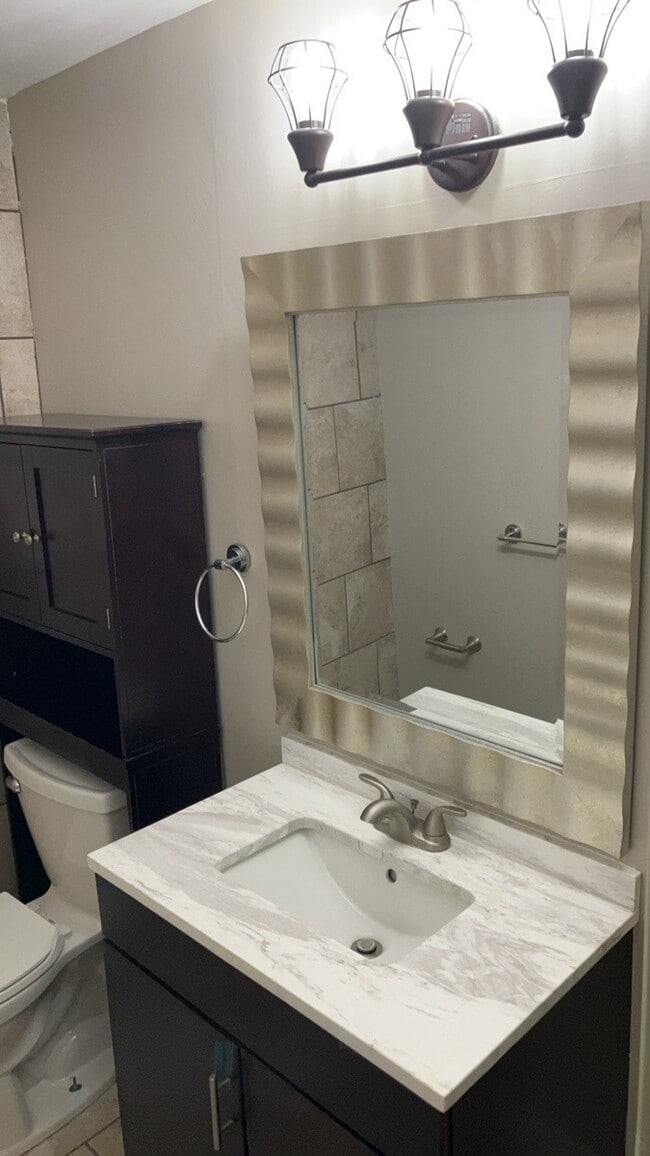 Building Photo - 6045 Ansbury Dr