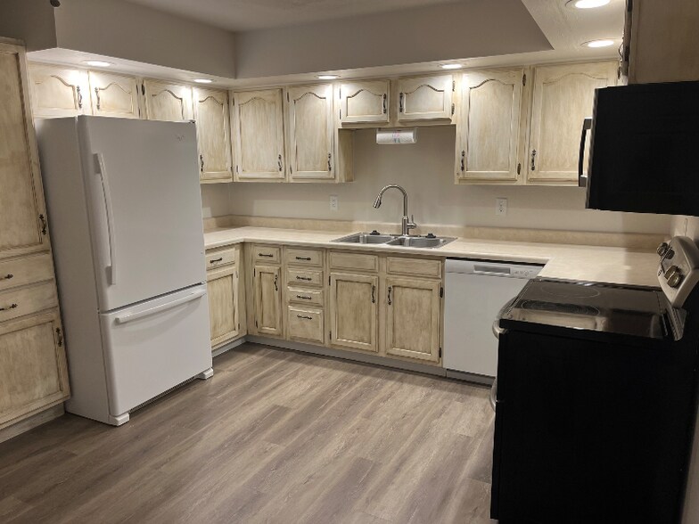 Building Photo - 832 Hamilton St