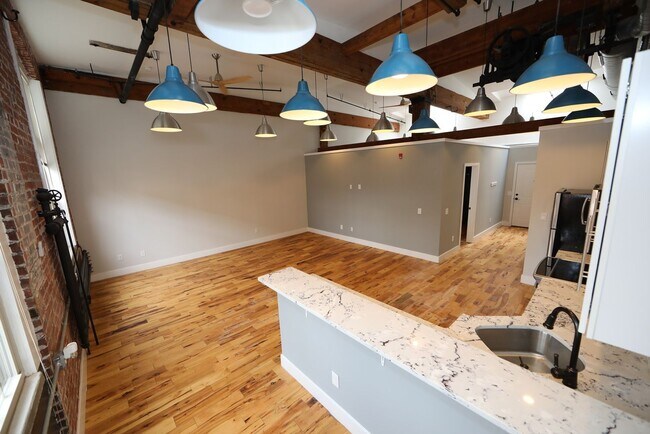 Interior Photo - 1822 E Glenwood Ave
