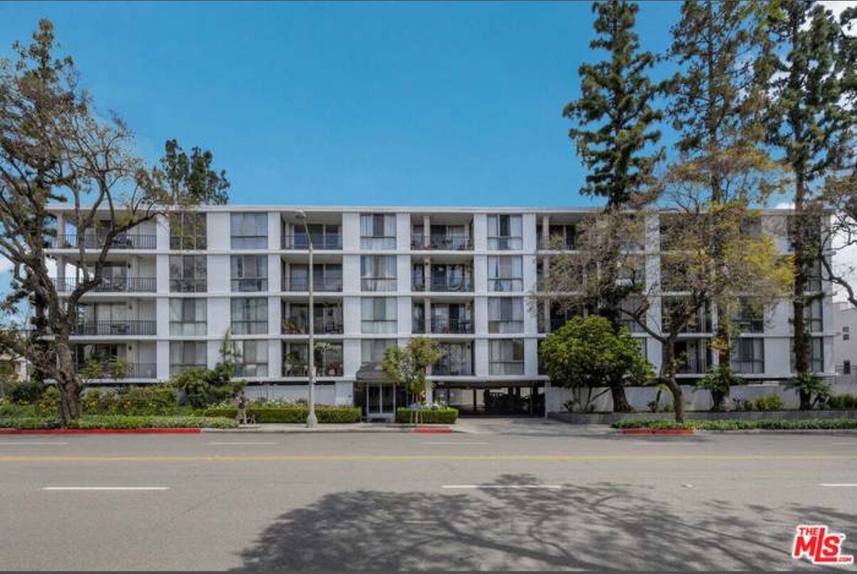 Building Photo - 601 E Del Mar Blvd